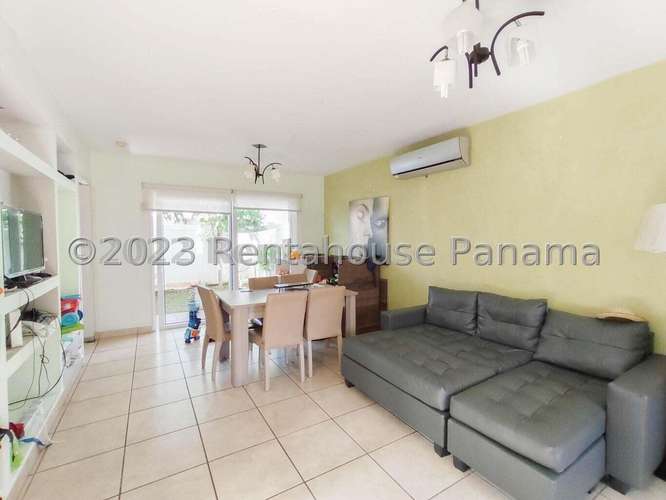 Se Vende Casa en Brisas Del Golf GC23-9188