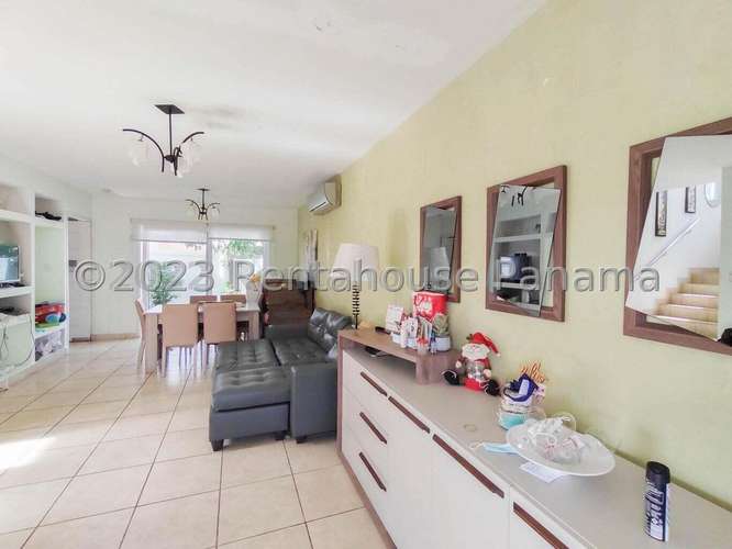 Se Vende Casa en Brisas Del Golf GC23-9188