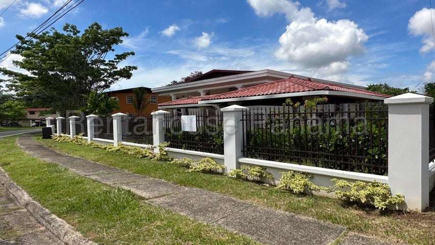 Casa Parcialmente Amoblada en Alquiler en Clayton CIG262295