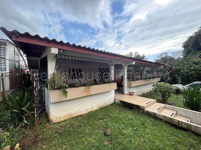 Casa con Anexo en Venta en Pueblo Nuevo KC