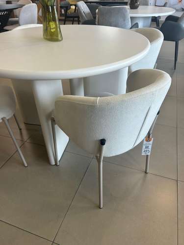 Mesa de comedor blanca  - Imagen 4