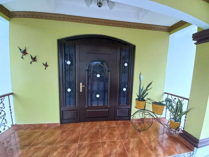 Venta de hermosa y amplia casa con anexo independiente en Penonomé - Imagen 2