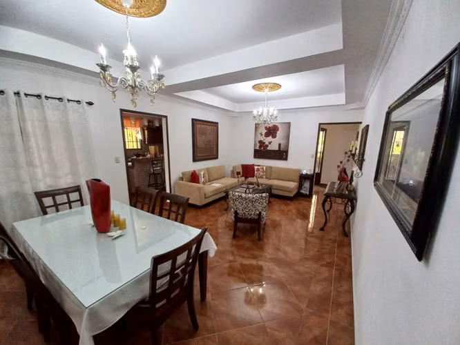 Venta de hermosa y amplia casa con anexo independiente en Penonomé - Imagen 4