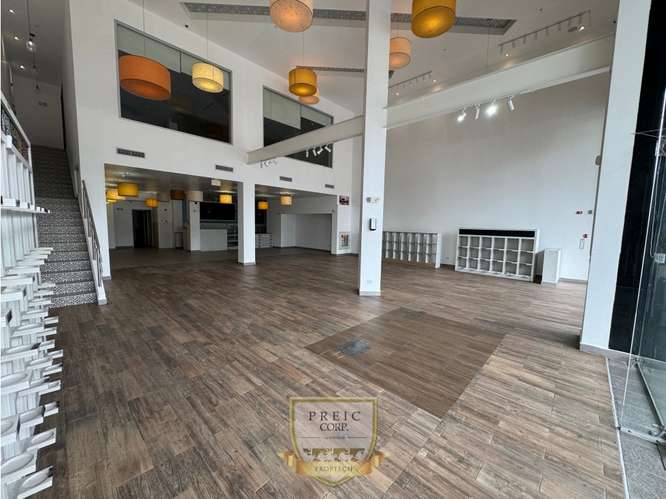 Alquilo local comercial en Plaza de Obarrio L.T