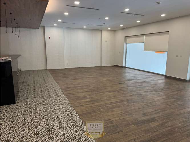 Alquilo local comercial en Plaza de Obarrio L.T