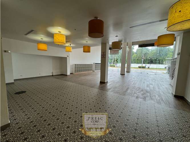Alquilo local comercial en Plaza de Obarrio L.T