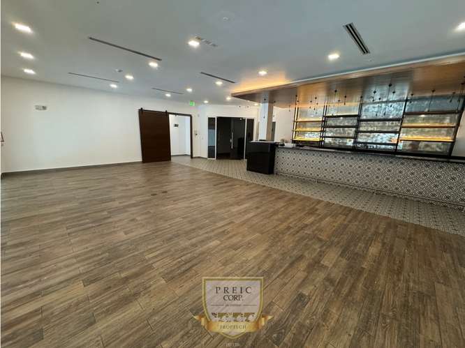 Alquilo local comercial en Plaza de Obarrio L.T