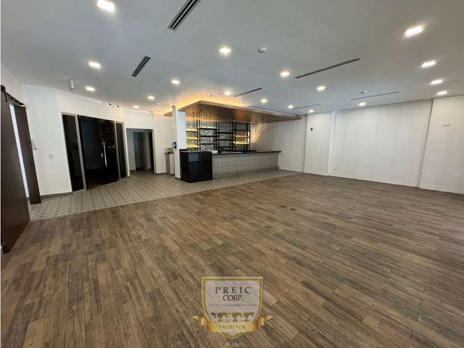 Alquilo local comercial en Plaza de Obarrio L.T