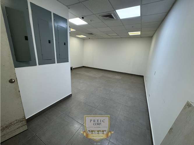 Alquilo local comercial en Plaza de Obarrio L.T