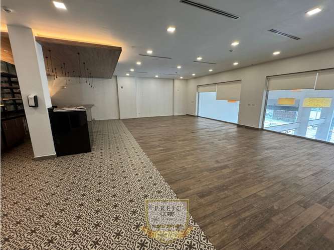 Alquilo local comercial en Plaza de Obarrio L.T