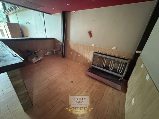 Alquilo local comercial en Plaza de Obarrio L.T