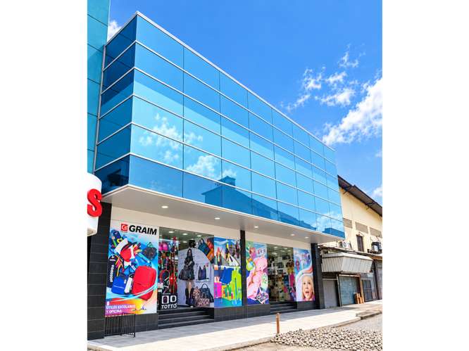 SE ALQUILA LOCAL COMERCIAL EN LA ZONA LIBRE  DE COLON DE 2 NIVELES - Imagen 2