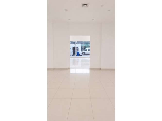 SE VENDE LOCAL COLON ZONA LIBRE COMERCIAL 630M 3 LOCALES 2 NIVELES - Imagen 17