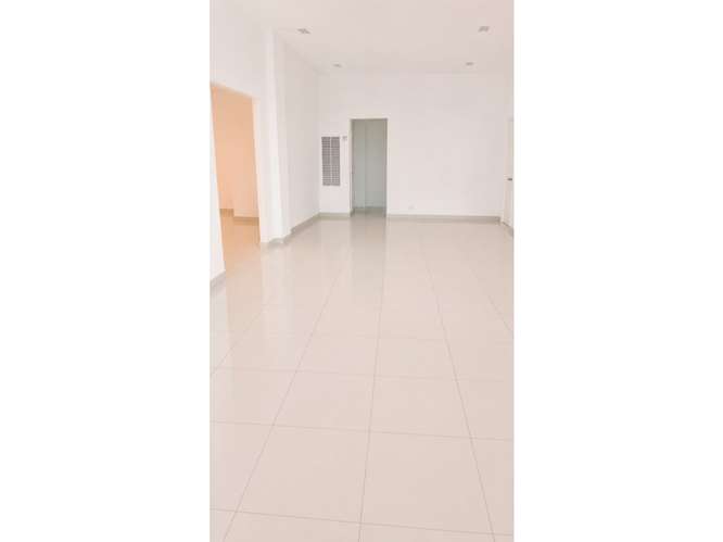 COLON / ZONA LIBRE / EDIFICIO COMERCIAL / 630M / 3 LOCALES / 2 NIVELES - Imagen 10