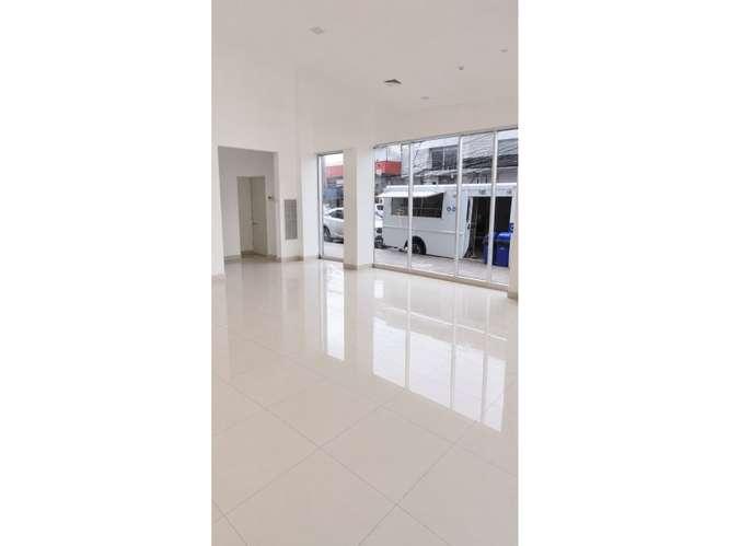 COLON / ZONA LIBRE / EDIFICIO COMERCIAL / 630M / 3 LOCALES / 2 NIVELES - Imagen 11