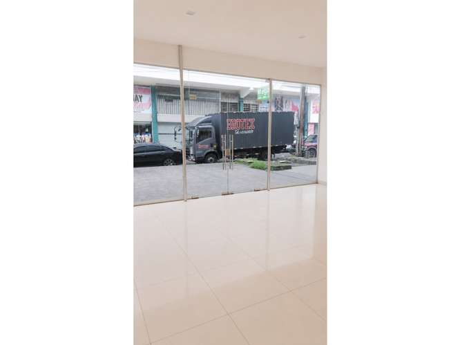 SE VENDE LOCAL COLON ZONA LIBRE COMERCIAL 630M 3 LOCALES 2 PISOS - Imagen 14