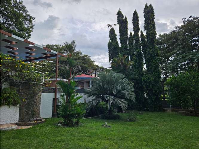 FINCA EN VENTA CON TRES CASAS Y CASA CLUB EN EL ESPAVE