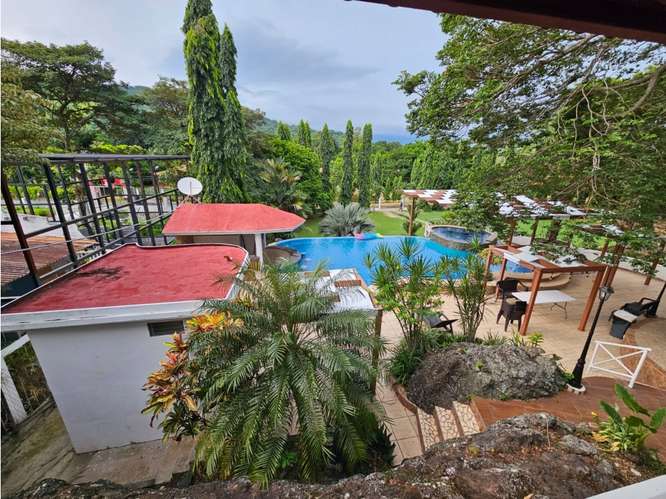 FINCA EN VENTA CON TRES CASAS Y CASA CLUB EN EL ESPAVE