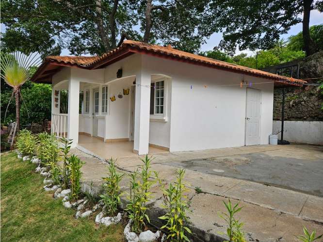 FINCA EN VENTA CON TRES CASAS Y CASA CLUB EN EL ESPAVE