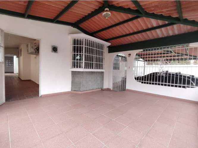 SE VENDE CASA EN VILLA LUCRE