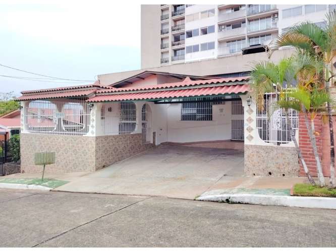 SE VENDE CASA EN VILLA LUCRE