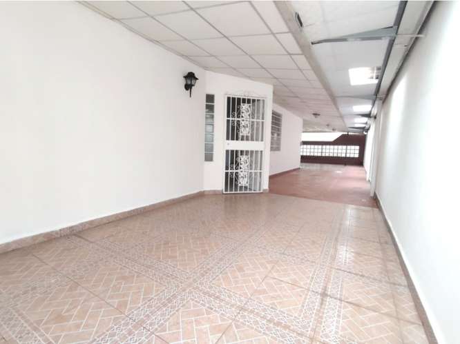 SE VENDE CASA EN VILLA LUCRE