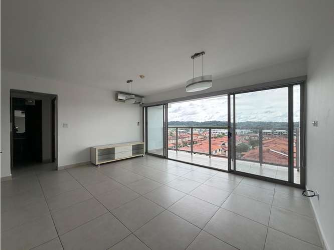 Apartamento con Vista en PH Midrise, Woodlands, Panamá Pacífico