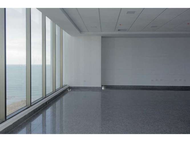 Venta o alquiler de oficina de 108 mts/ Torre Bicsa - Imagen 6