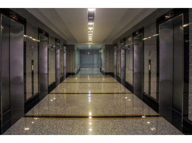 Venta o alquiler de oficina de 108 mts/ Torre Bicsa - Imagen 11