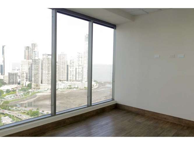 Venta o alquiler de oficina de 108 mts/ Torre Bicsa - Imagen 4