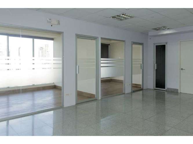 Venta o alquiler de oficina de 108 mts/ Torre Bicsa - Imagen 3