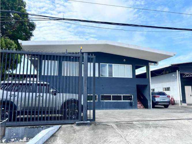 Alquiler de Ofibodega de 450 mts en Parque Lefevre