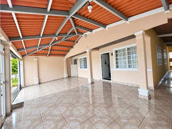 CASA AMUEBLADA CON PATIO DE 50 M² – $700 (24 DE DIC)