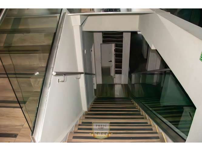 Alquilo local comercial en Plaza de San Francisco L.T - Imagen 4