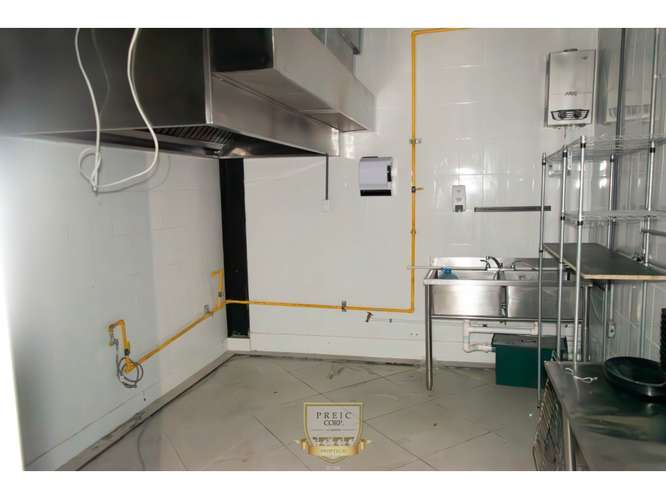 Alquilo local comercial en Plaza de San Francisco L.T - Imagen 6