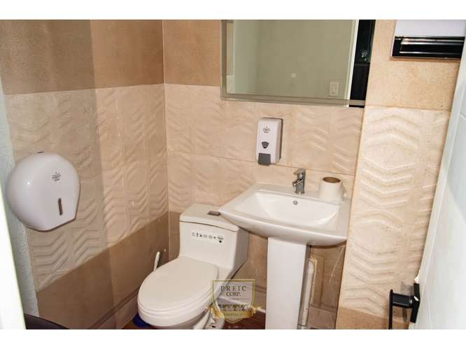 Alquilo local comercial en Plaza de San Francisco L.T - Imagen 8