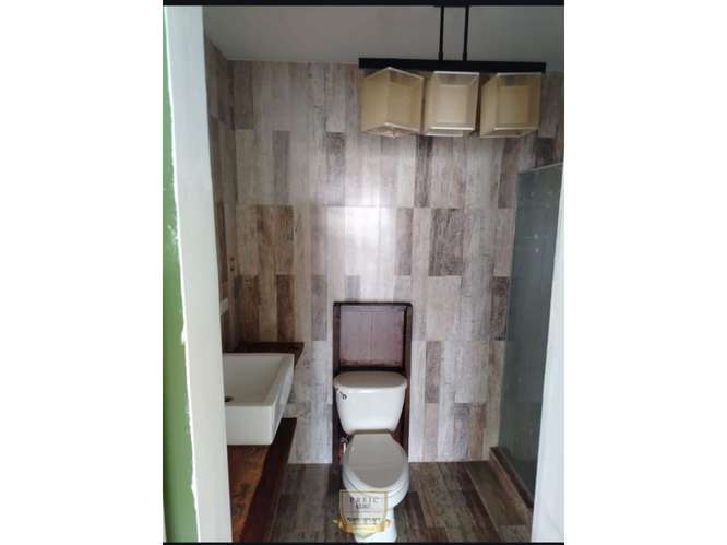 Alquilo local comercial en Plaza de San Francisco L.T - Imagen 5