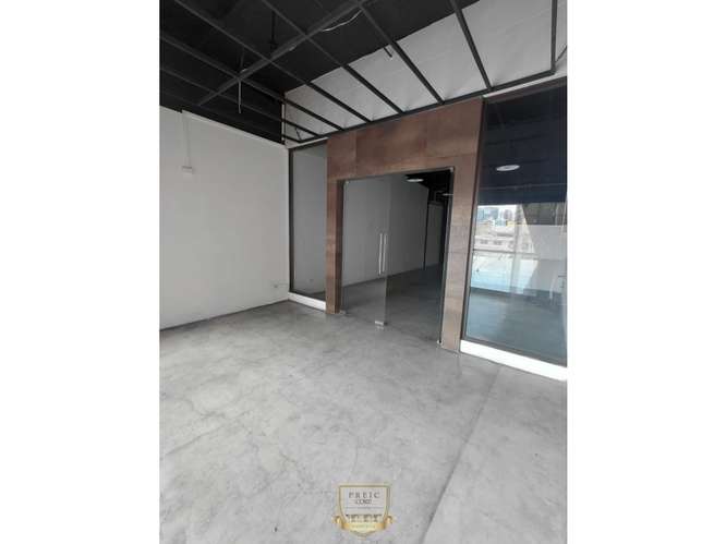 Alquilo local comercial en Plaza de San Francisco L.T - Imagen 2