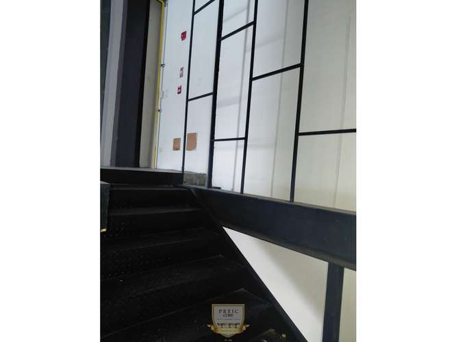 Alquilo local comercial en Plaza de San Francisco L.T - Imagen 5