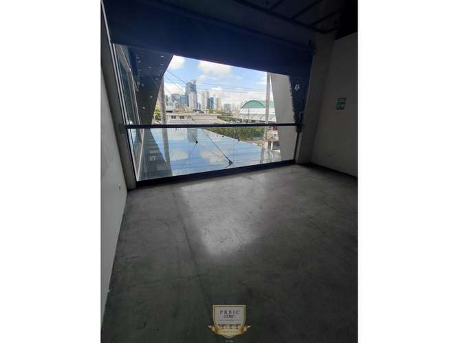 Alquilo local comercial en Plaza de San Francisco L.T - Imagen 4