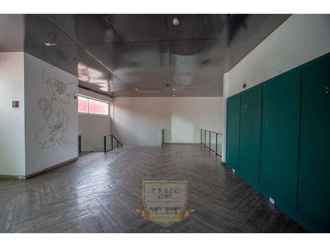 Alquilo local comercial en Plaza de San Francisco L.T - Imagen 3