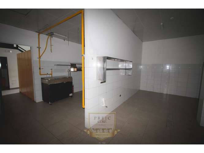 Alquilo local comercial en Plaza de San Francisco L.T - Imagen 4