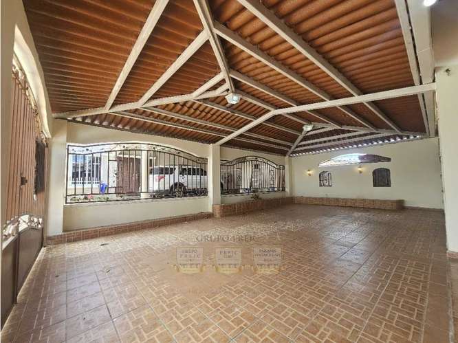 Casa en venta en Praderas de San Antonio con 4 parking G.S - Imagen 5