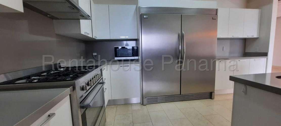 Vendo Apartamento de 188m2 en Santa Maria Greenview 26-7585SRZ