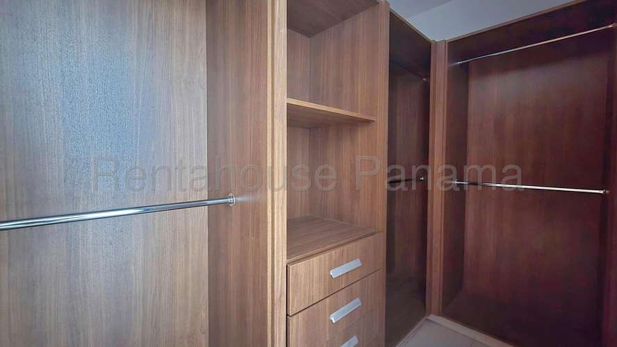 Vendo Apartamento de 484.73m2 en Santa Maria Regent 27-2098SRZ