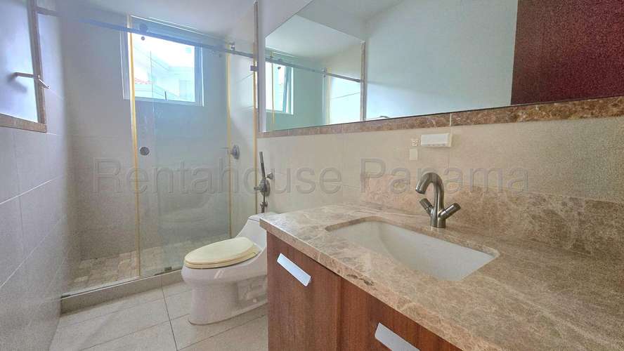 Vendo Apartamento de 484.73m2 en Santa Maria Regent 27-2098SRZ