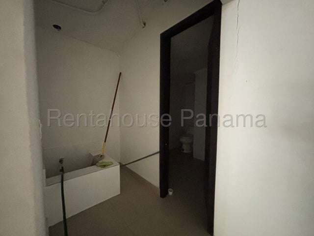 ALQUILER DE LOCAL COMERCIAL EN OBARRIO - Imagen 10
