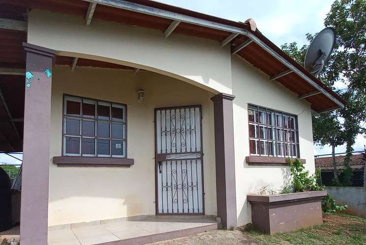House for rent on a corner lot; spacious and fully fenced – Available immediately!