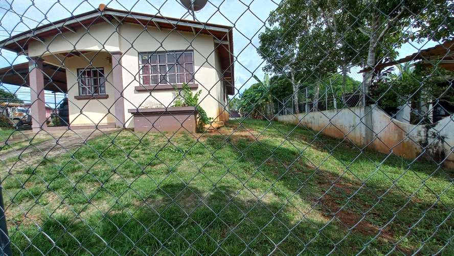 Oferta- Alquilo Casa Esquinera, Amplia y Cercada en Villas de la Alameda | ¡Disponible de Inmediato!