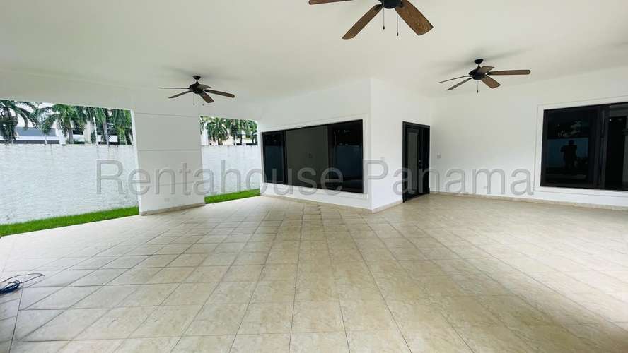 Venta Residencia 4 Recamaras con Piscina 1,045 m2 Costa del Este - ALYC 26-6541